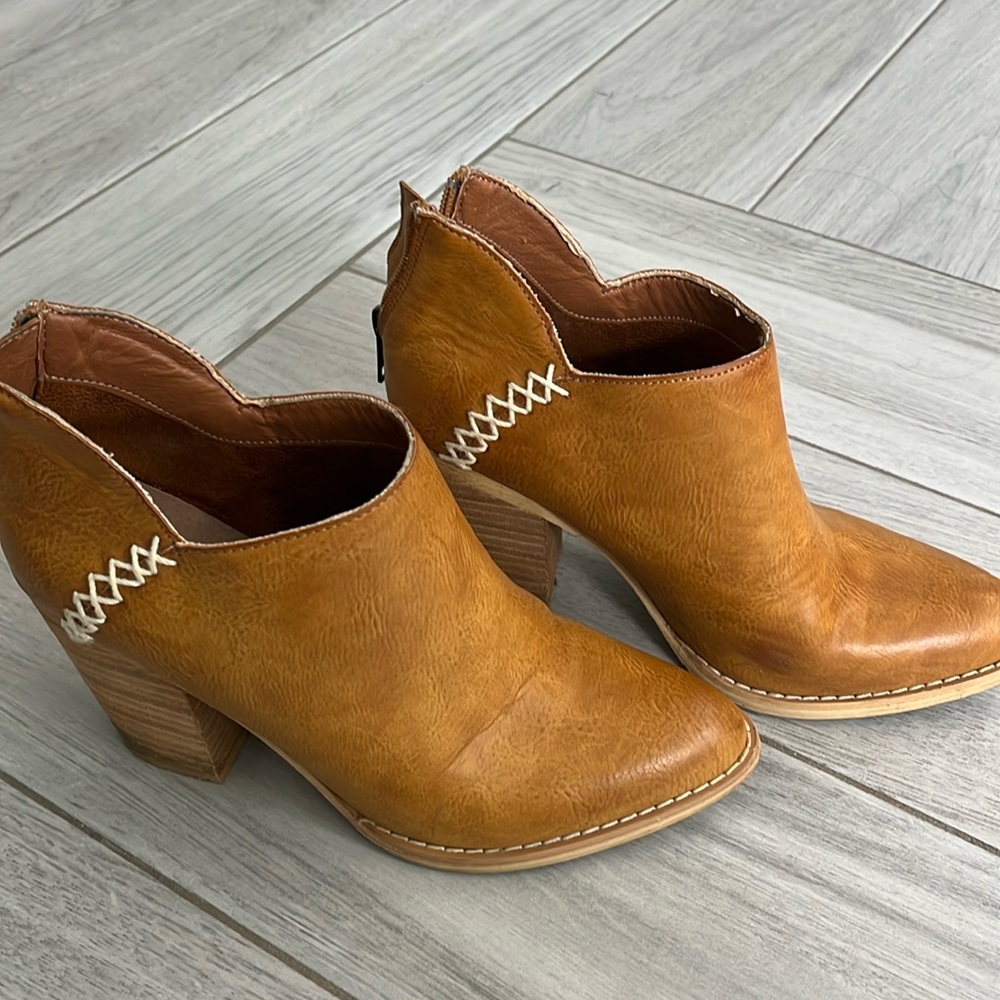 Tan booties. EUC. Size 6.5